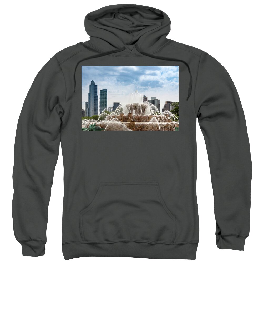 Buckingham Fountain Sweatshirt featuring the photograph Buckingham Fountain in Chicago by Melanie Alexandra Price