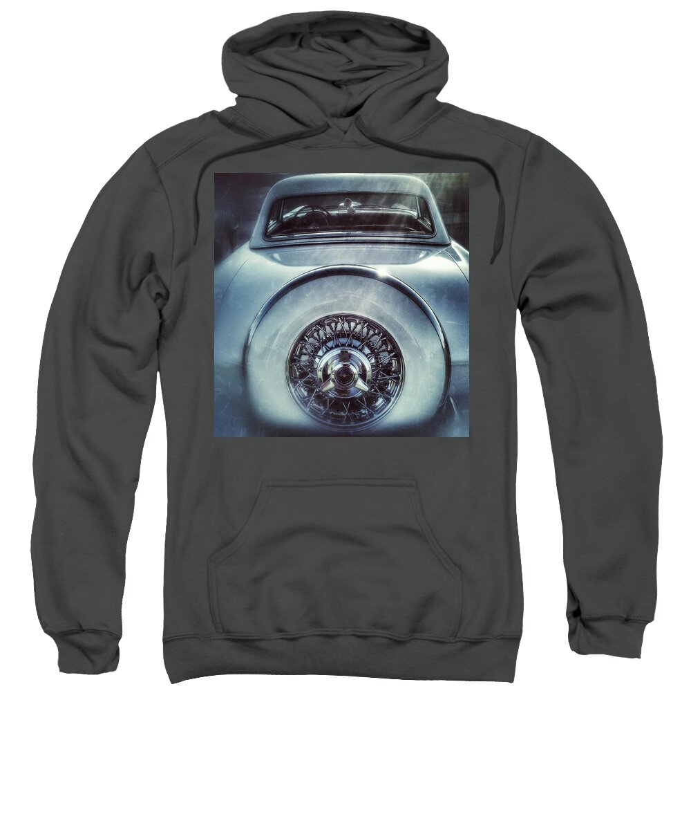 Wall Art Poster Blackandwhite Bw Bnw Black White Car Automotive Mobile Travel Road Classic Old Antique Thunderbird Ford Dreamy Roadshow Carshow Sweatshirt featuring the photograph Ford Thunderbird back window 23 by Andrew Rhine