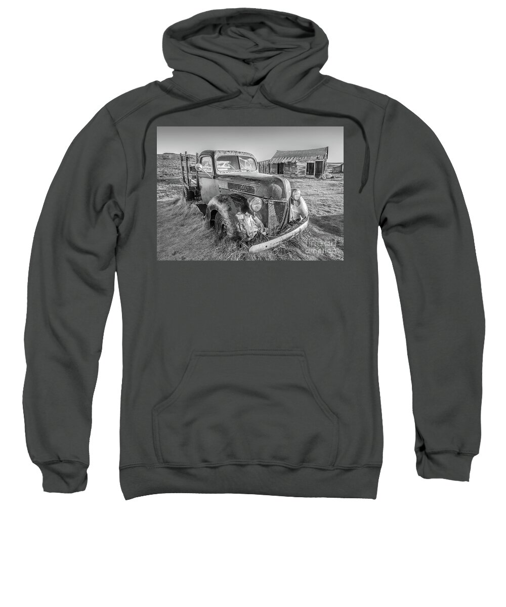 Old Truck Sweatshirt featuring the photograph Last Load by Charles Garcia
