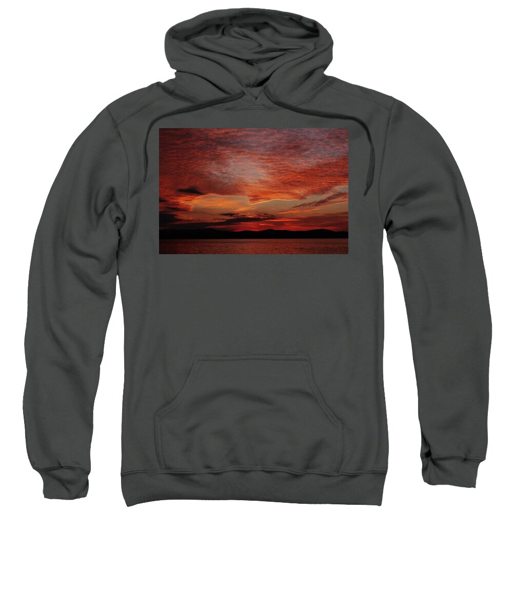 Hudson Valley Landscapes Sweatshirt featuring the photograph Magnificent Sunrise by Thomas McGuire