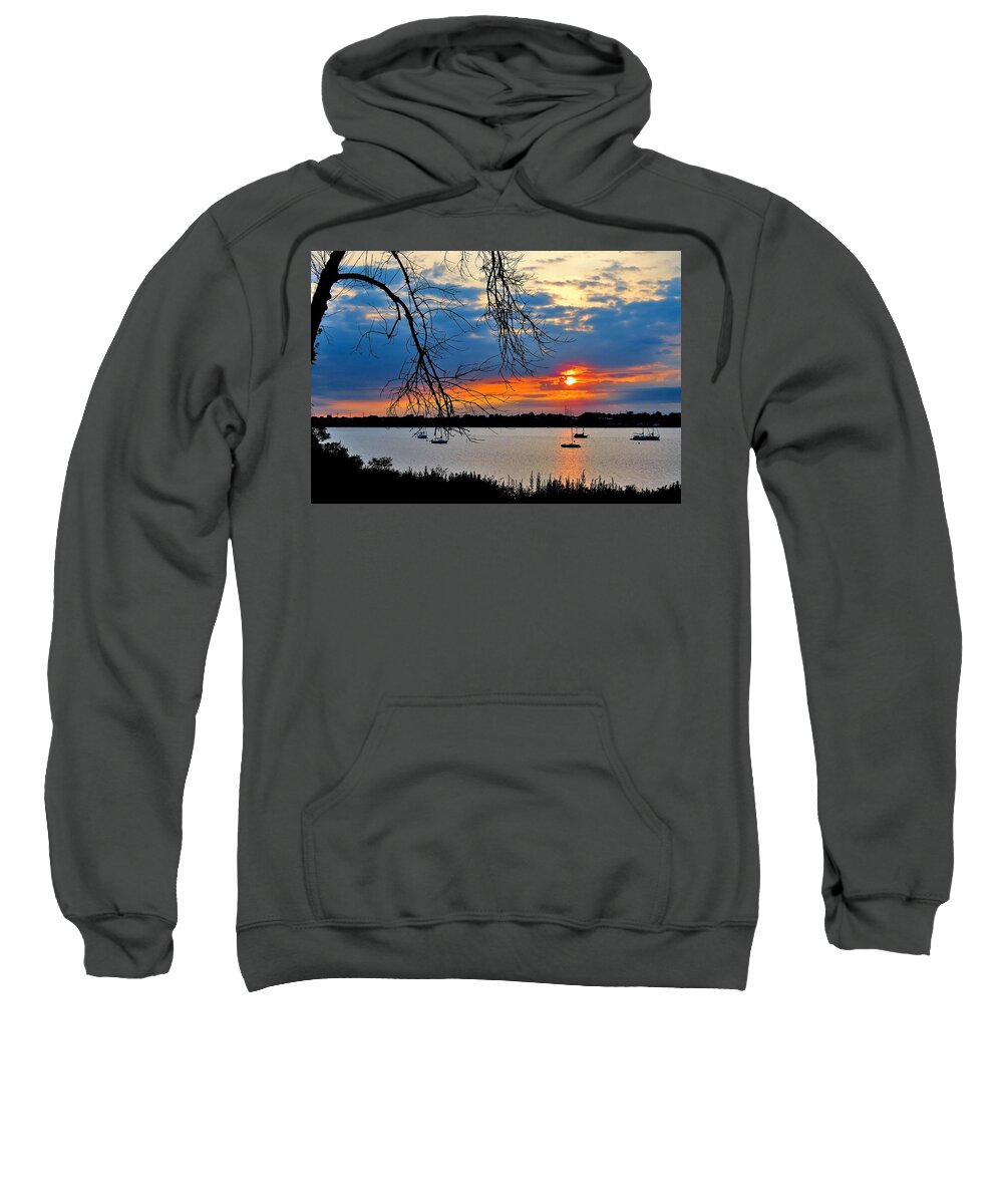Sunset Sweatshirt featuring the photograph Sundown Over Philadelphia by Linda Stern
