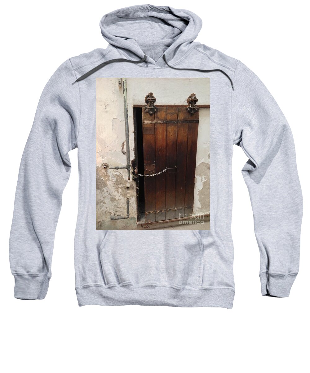 Eastern State Penitentiary Sweatshirt featuring the photograph Knrn0401 by Henry Butz