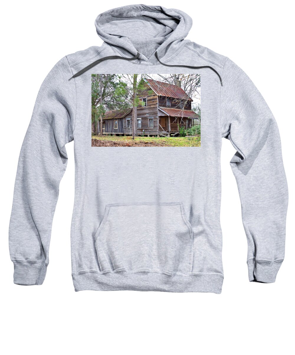 8036 Sweatshirt featuring the photograph Old Georgia Farmhouse by Gordon Elwell