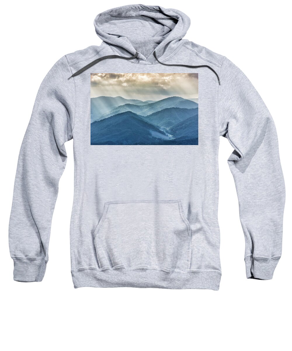 Blue Ridge Mountain Sunset Sweatshirt featuring the photograph Blue Ridge Sunset Rays by Louise Lindsay