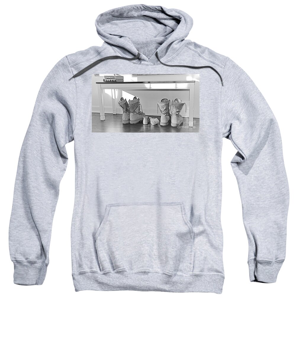 Prints Sweatshirt featuring the photograph Serving by Barbara Donovan