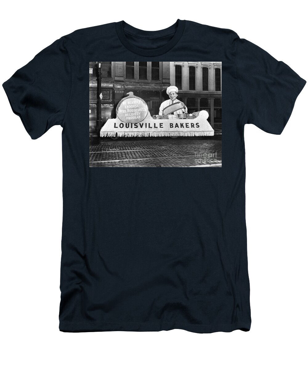 1933 T-Shirt featuring the photograph LOUISVILLE: PARADE, c1933 by Granger
