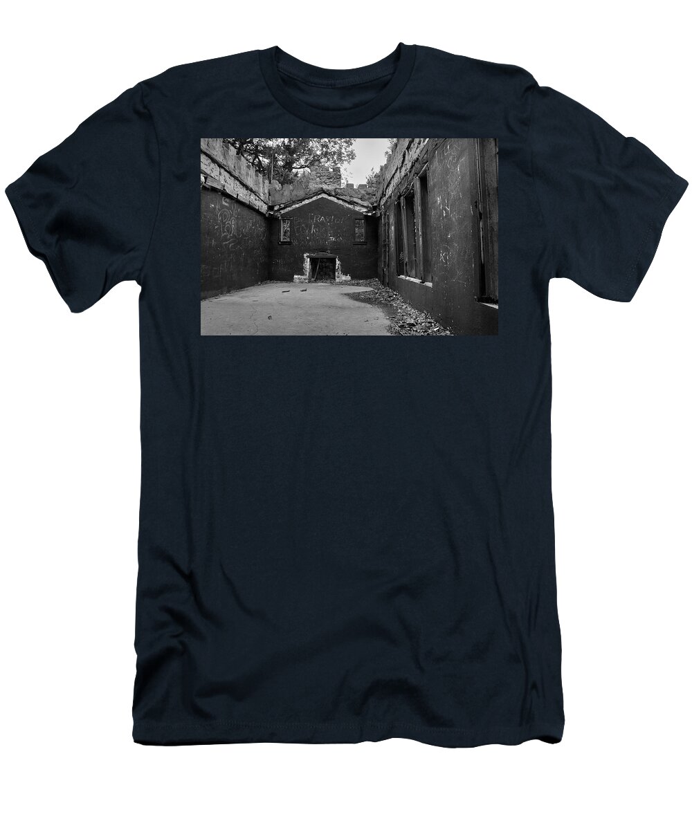 Buildings T-Shirt featuring the photograph Talking Walls by Ron Cline