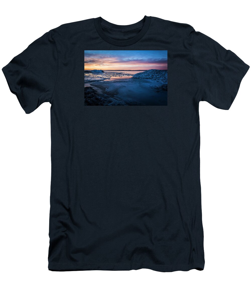 2015 February T-Shirt featuring the photograph Break Up by Bill Kesler