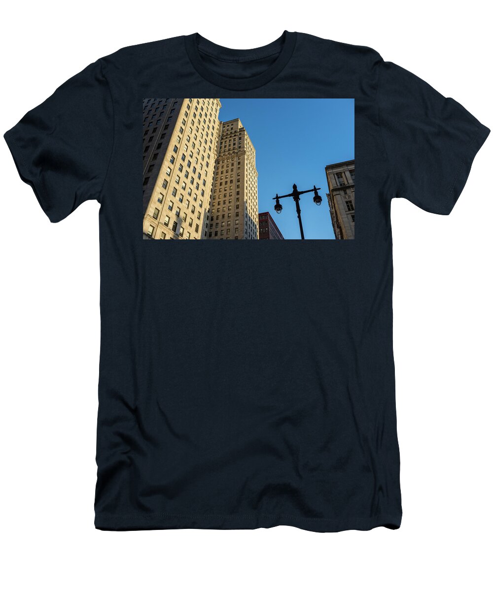Philadelphia Urban Landscape T-Shirt featuring the photograph Philadelphia Urban Landscape - 0948 by David Sutton