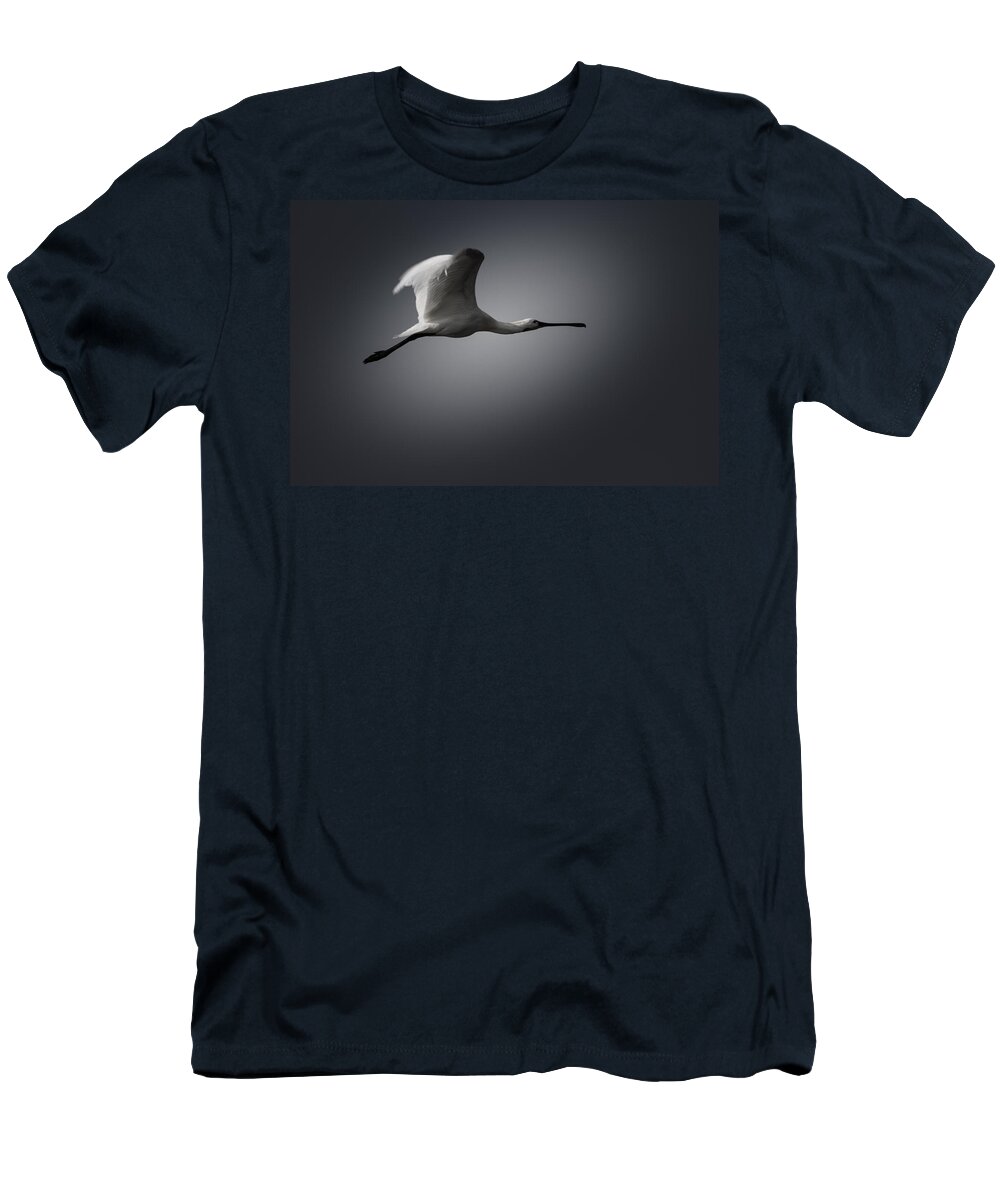 Nature T-Shirt featuring the photograph Spoonbill In Flight by Ramabhadran Thirupattur
