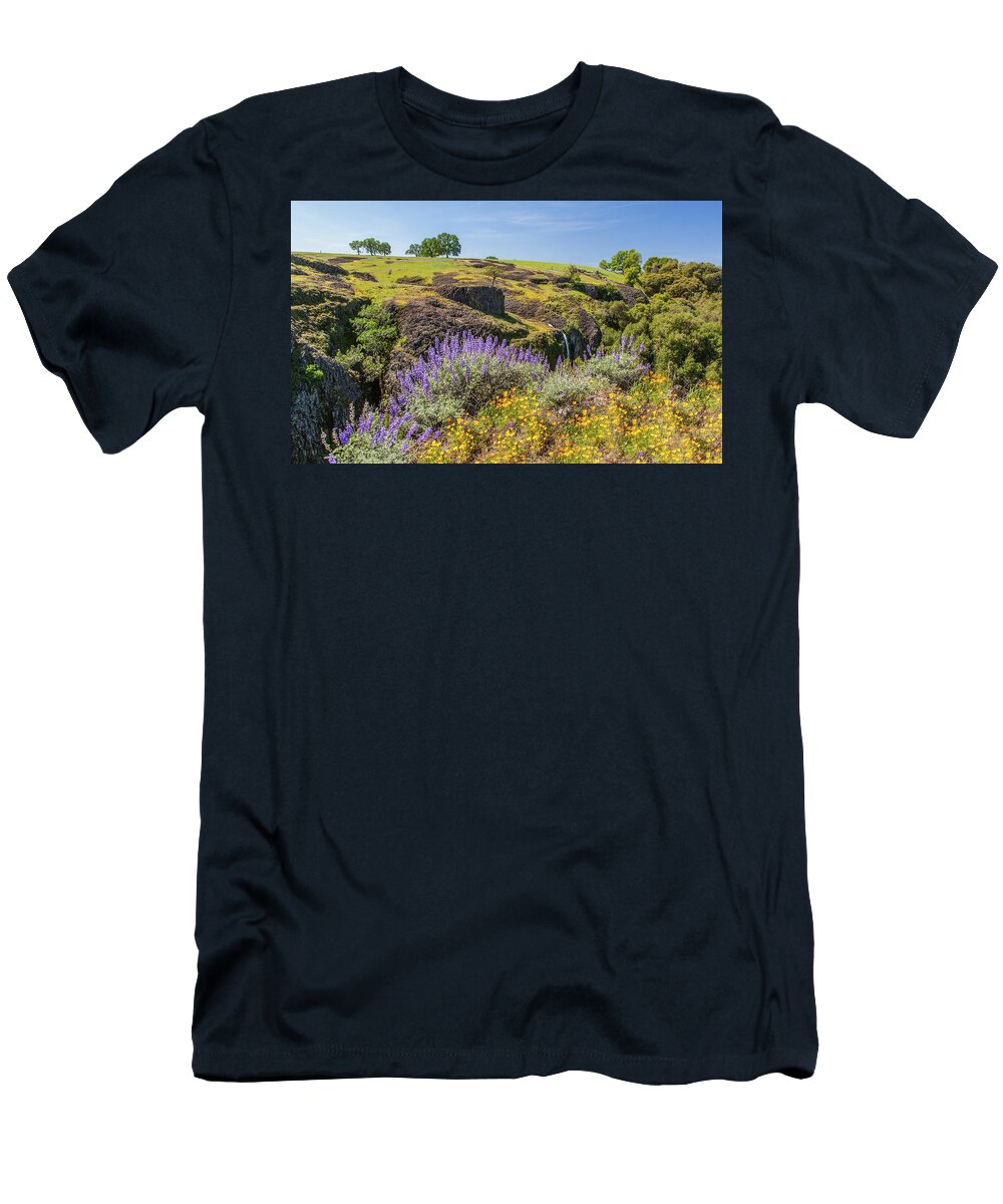 Table Mountain T-Shirt featuring the photograph Table Mountain by Charles Garcia