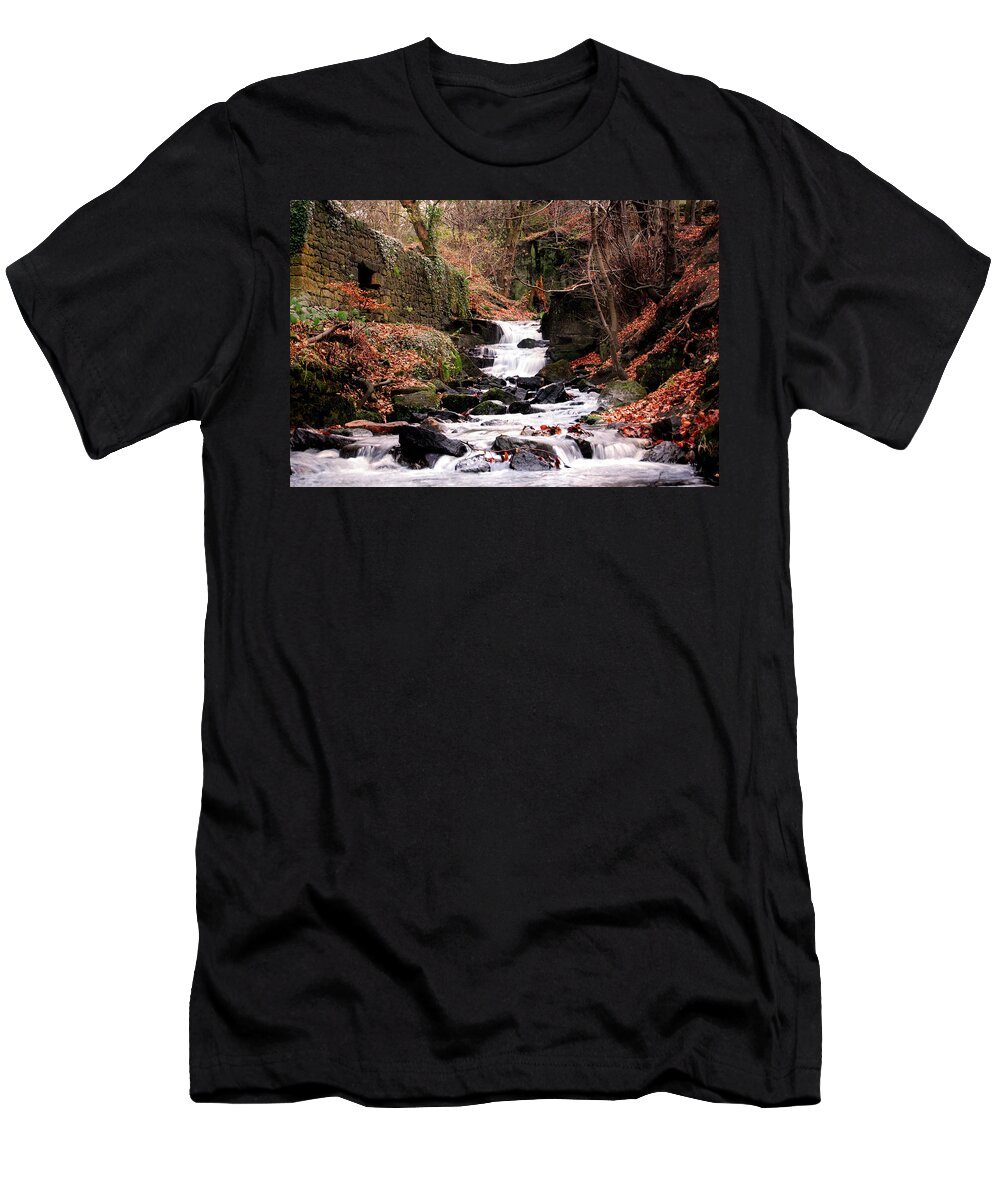 Water T-Shirt featuring the photograph Lwv10018 #1 by Lee Winter