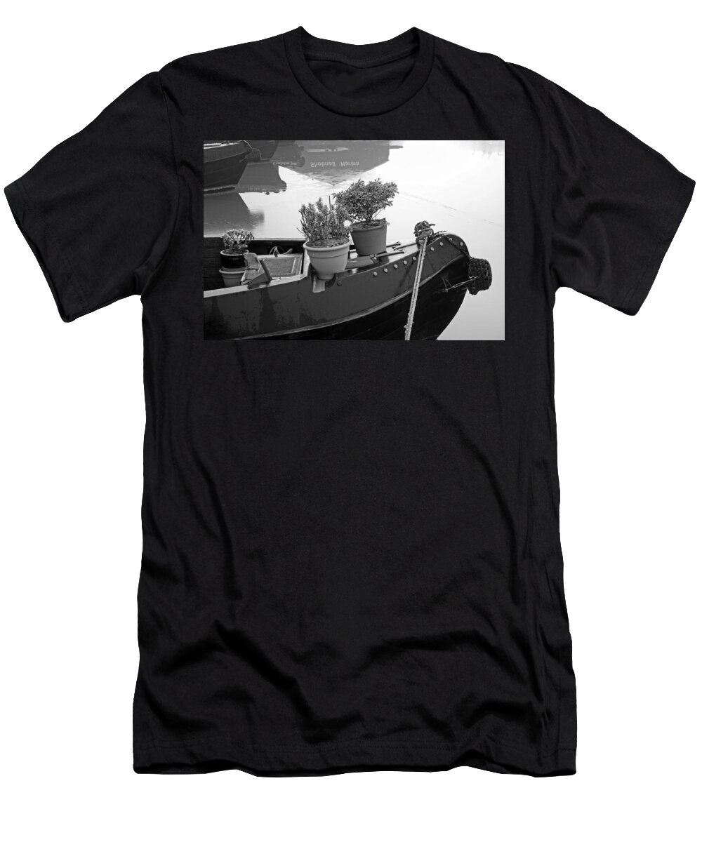 Britain T-Shirt featuring the photograph Frosty On Board Garden - Shobnall Marina by Rod Johnson