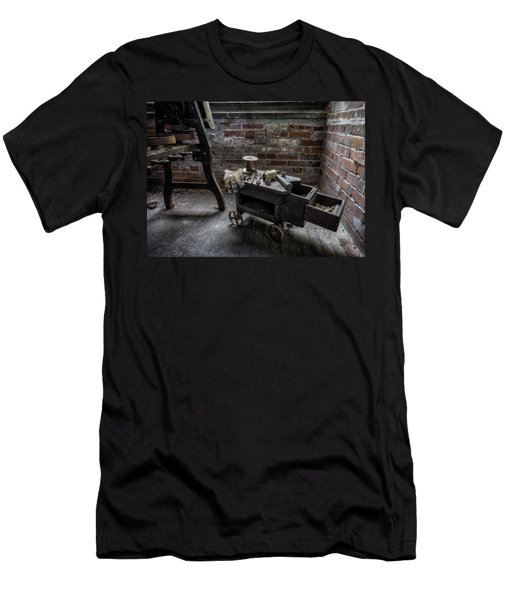Abandoned T-Shirt featuring the photograph Keep it neat by Rob Dietrich