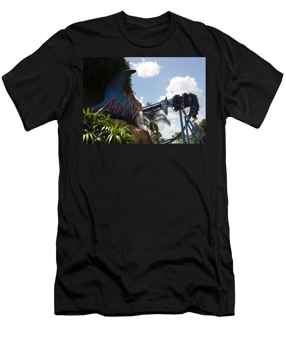 Seaworld T-Shirt featuring the photograph Manta Magic by David Nicholls