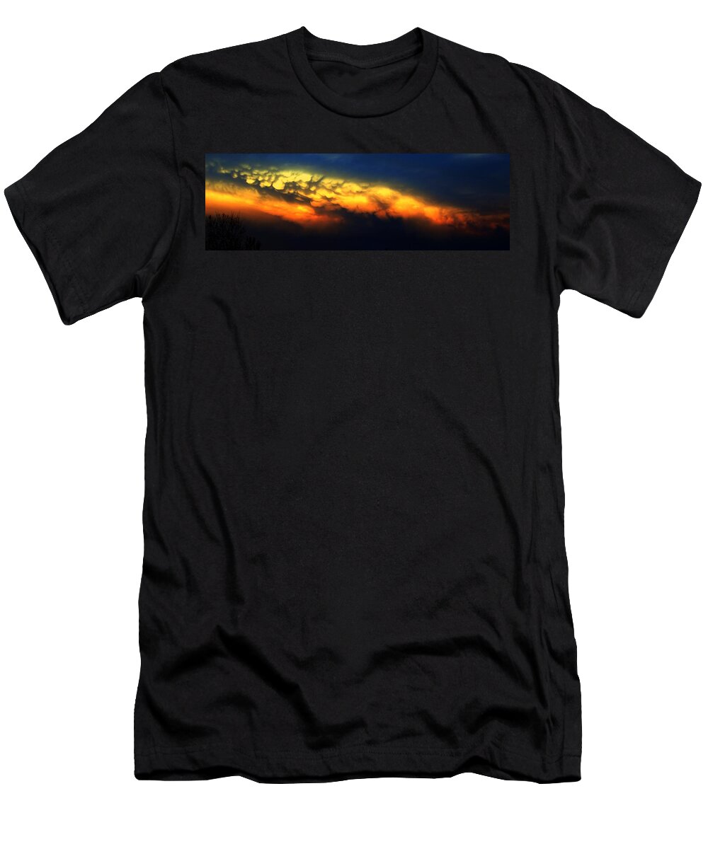 Stormscape T-Shirt featuring the photograph Nebraska Mammatus Sunset by NebraskaSC