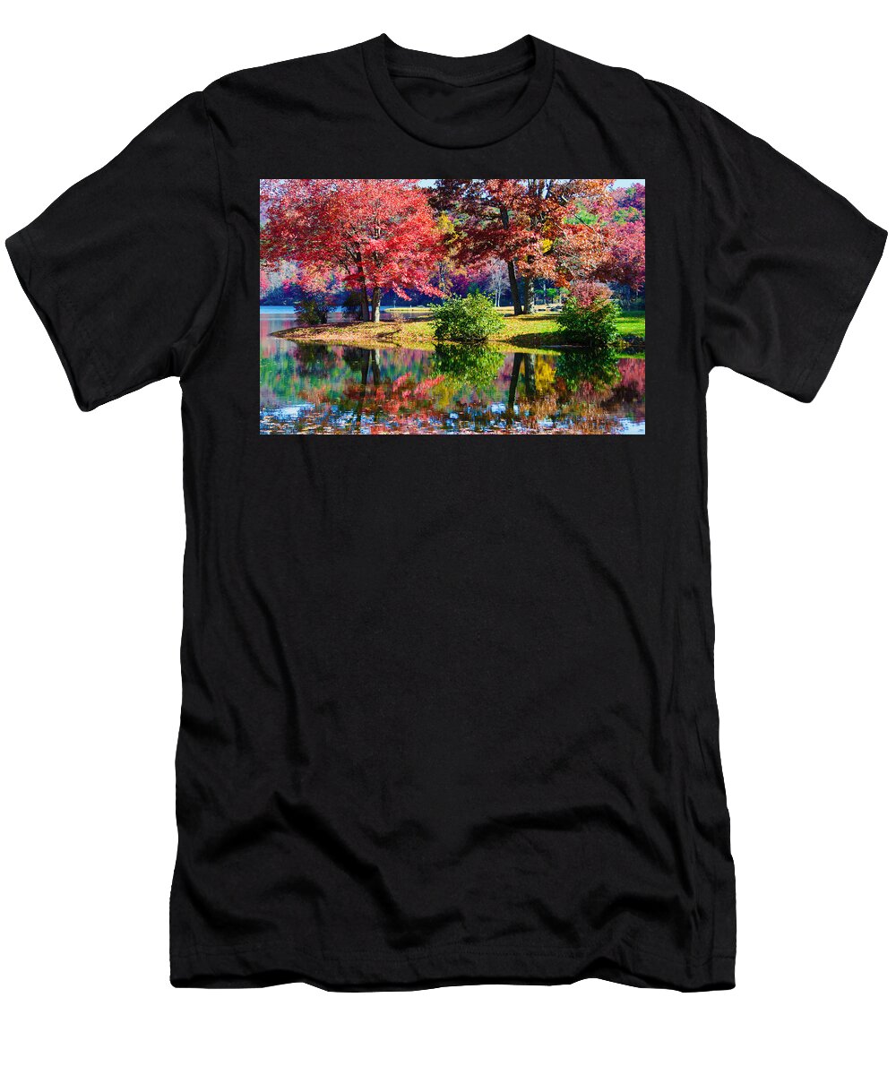 Sherando T-Shirt featuring the photograph Reflections of Sherando by Lynn Bauer