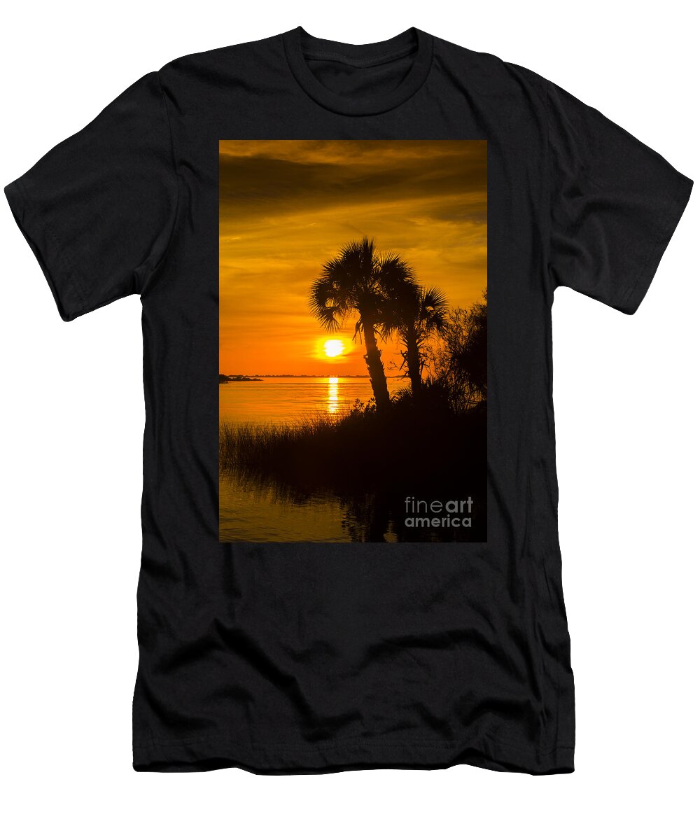 Bayport Park T-Shirt featuring the photograph Settting Sun by Marvin Spates