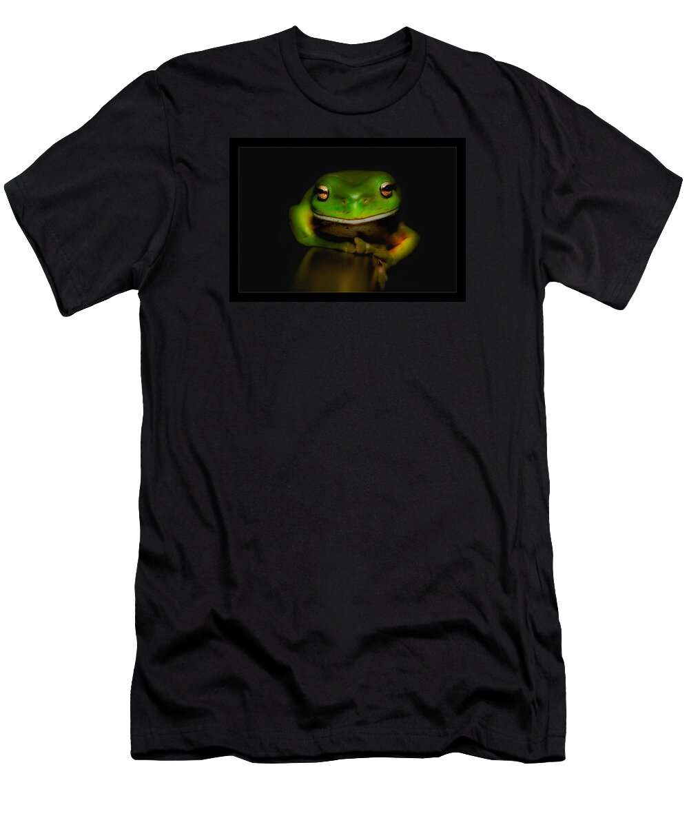 Green Frogs Australia T-Shirt featuring the photograph Super frog 01 by Kevin Chippindall