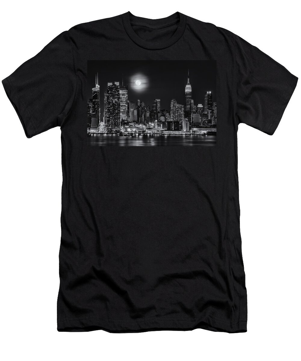 Empire State Building T-Shirt featuring the photograph Super Moon Over NYC BW by Susan Candelario