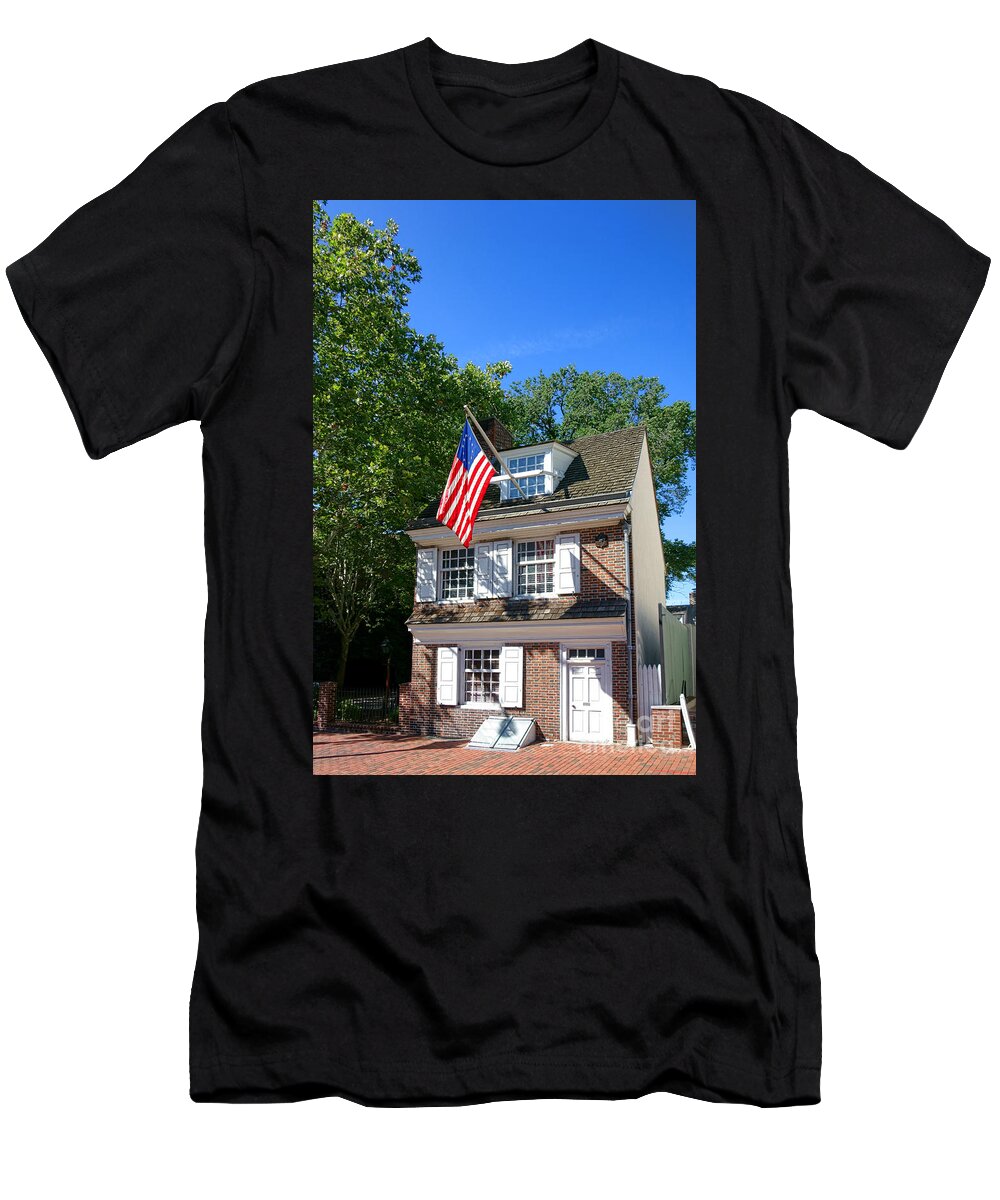 Philadelphia T-Shirt featuring the photograph The Betsy Ross House by Olivier Le Queinec