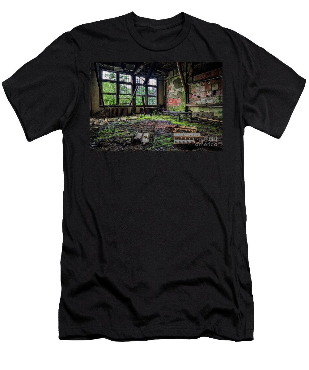 Bennett College T-Shirt featuring the photograph Vacant by Rick Kuperberg Sr