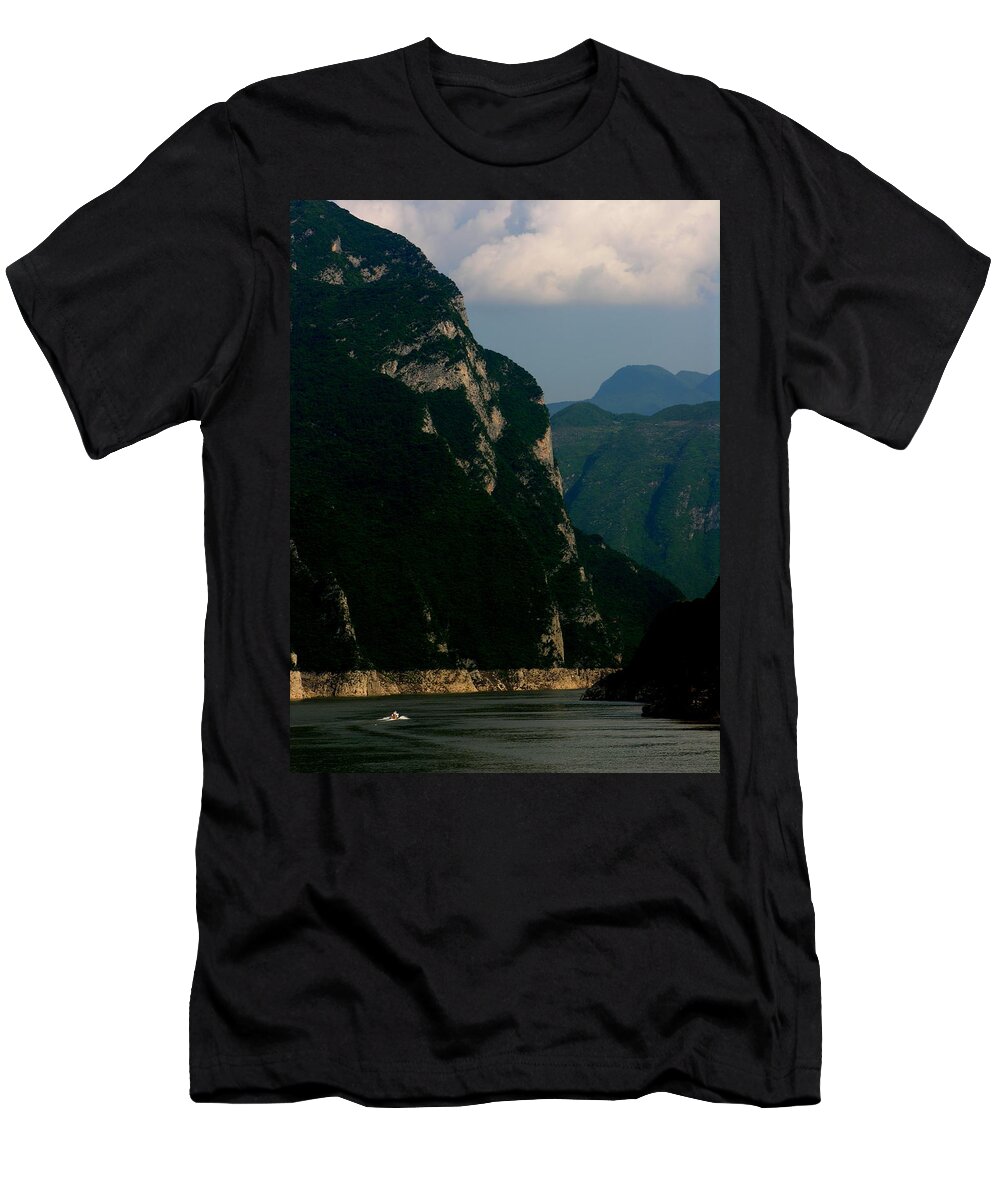 Xiling Gorge T-Shirt featuring the photograph Yangtze River - Three Gorges - Xiling Gorge by Jacqueline M Lewis