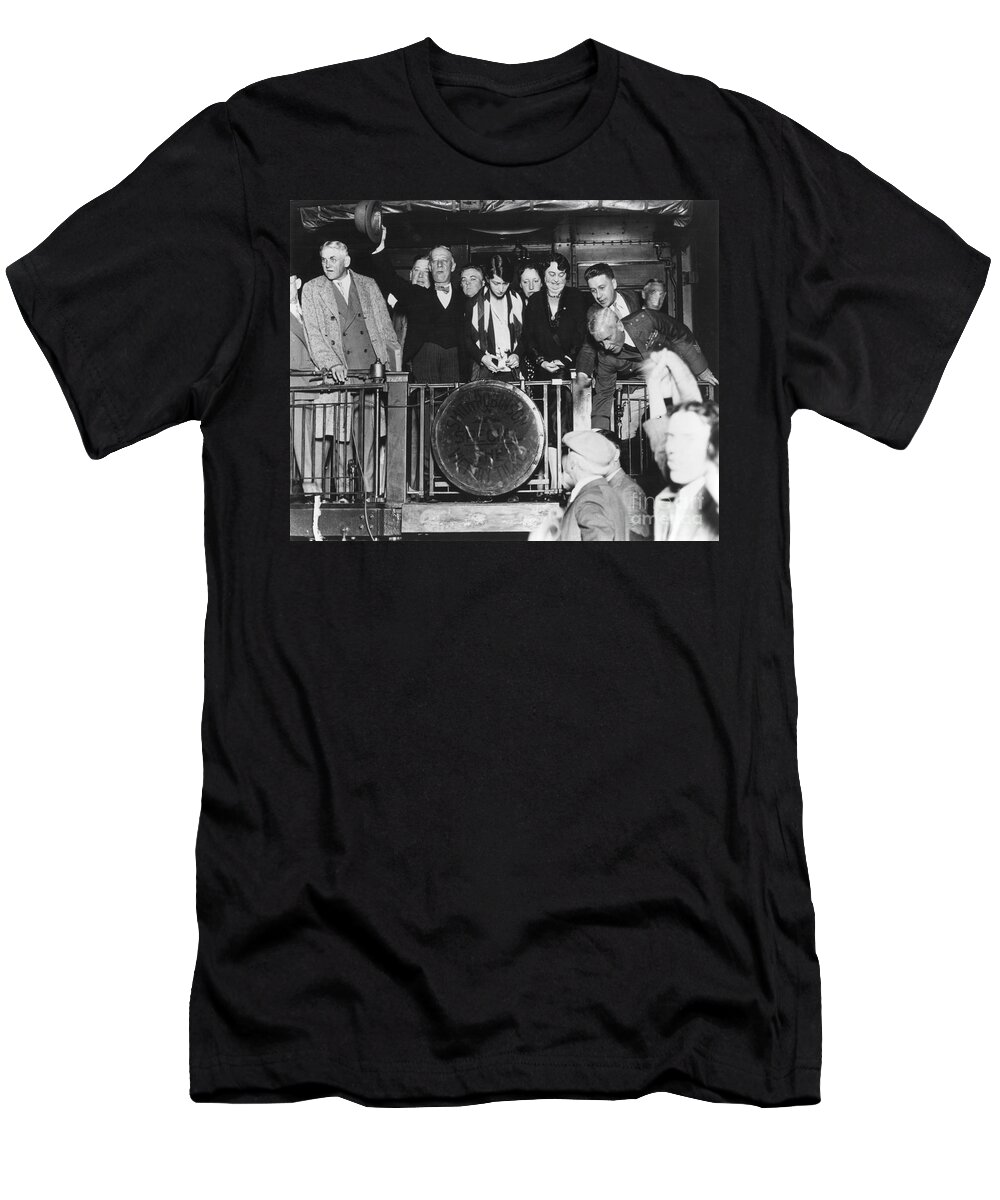 1928 T-Shirt featuring the photograph Alfred Emanuel Smith by Granger