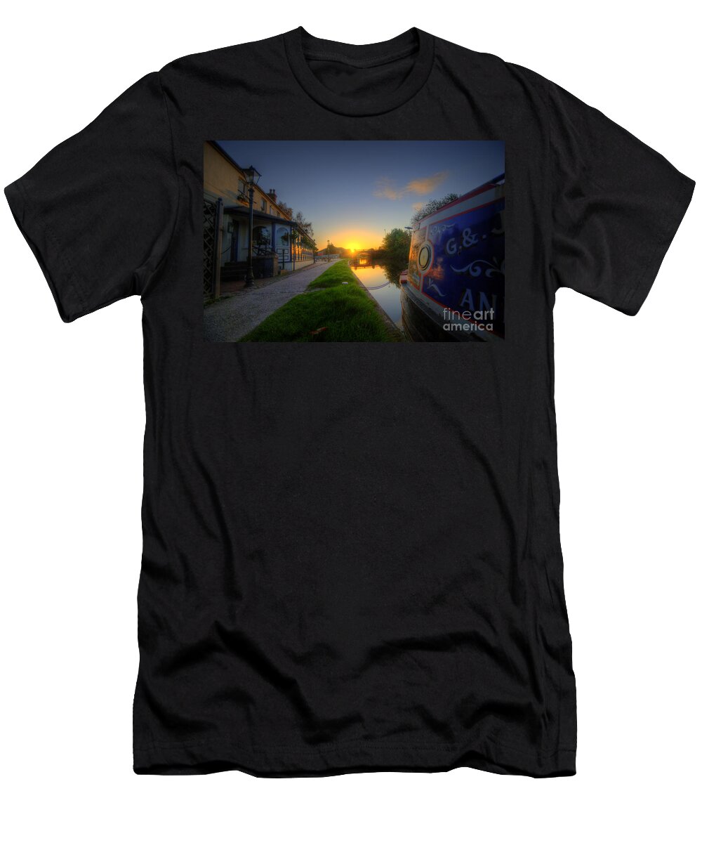  Yhun Suarez T-Shirt featuring the photograph Sunrise At The Boat Inn by Yhun Suarez