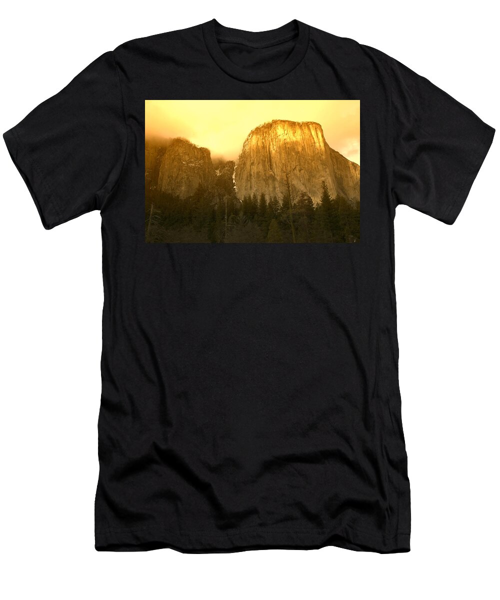 El Capitan Yosemite Valley T-Shirt featuring the photograph El Capitan Yosemite Valley by Garry Gay
