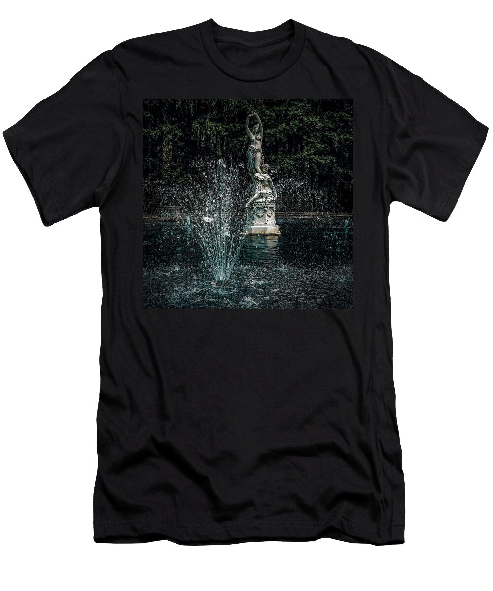  T-Shirt featuring the photograph Free flowing by Kendall McKernon