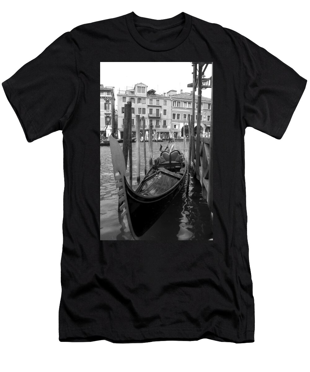 Gondola T-Shirt featuring the photograph Gondole by Jean-Marc Robert