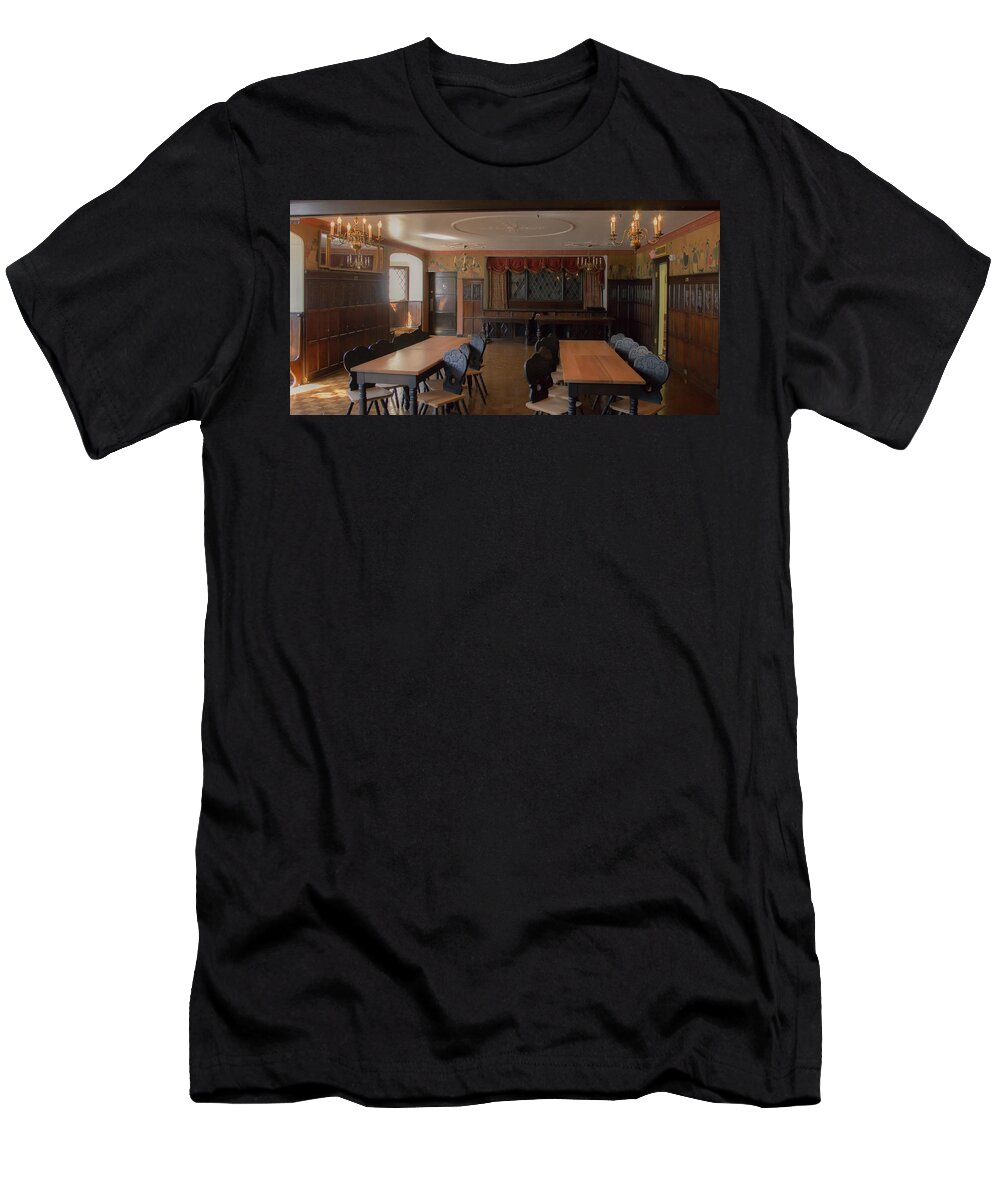 Bierhalle T-Shirt featuring the photograph Hofbrauhaus by Darrell Foster