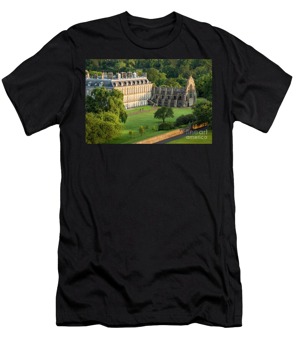 Holyroodhouse T-Shirt featuring the photograph Holyroodhouse Palace by Brian Jannsen