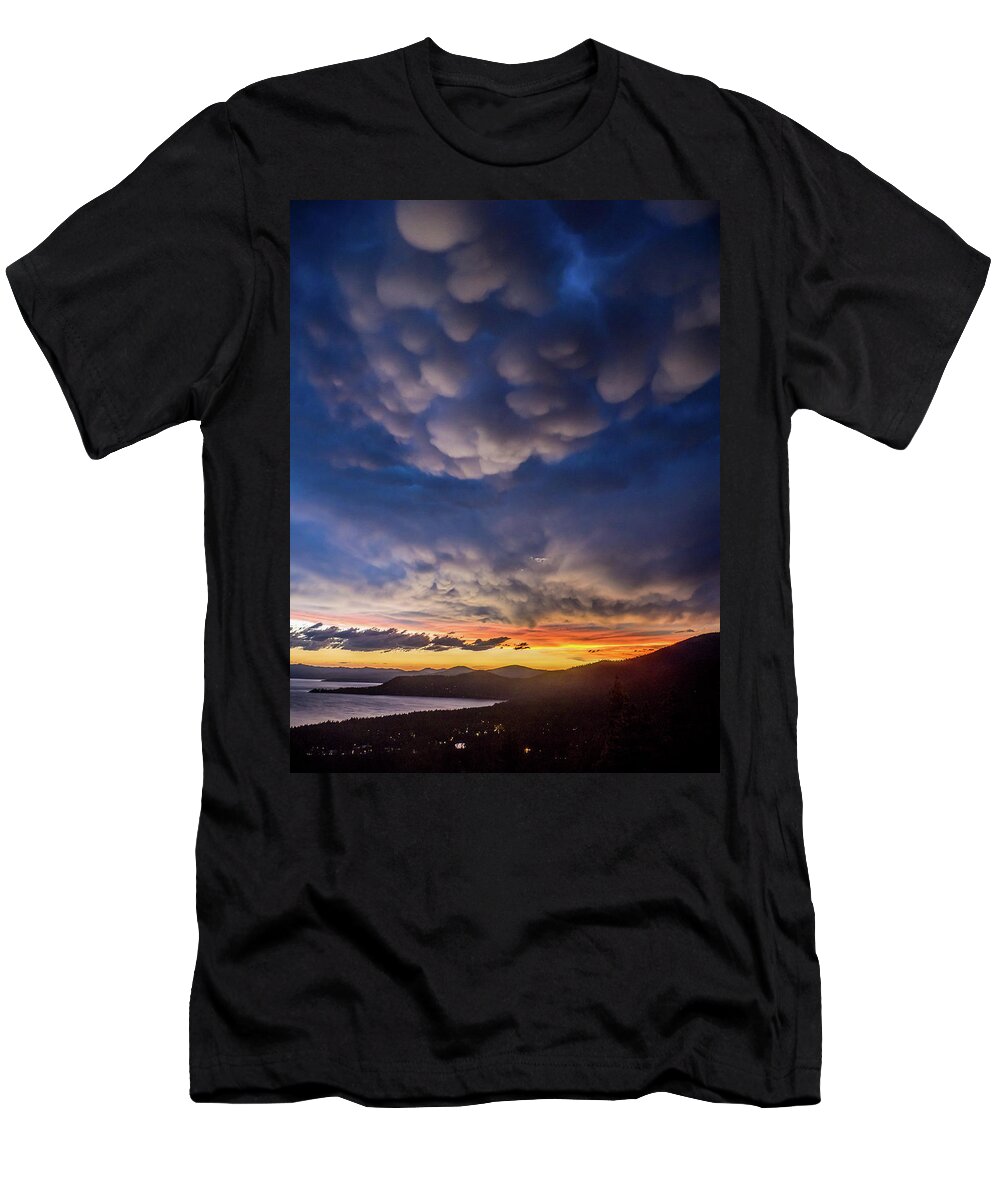 Usa T-Shirt featuring the photograph Mammatus by Martin Gollery
