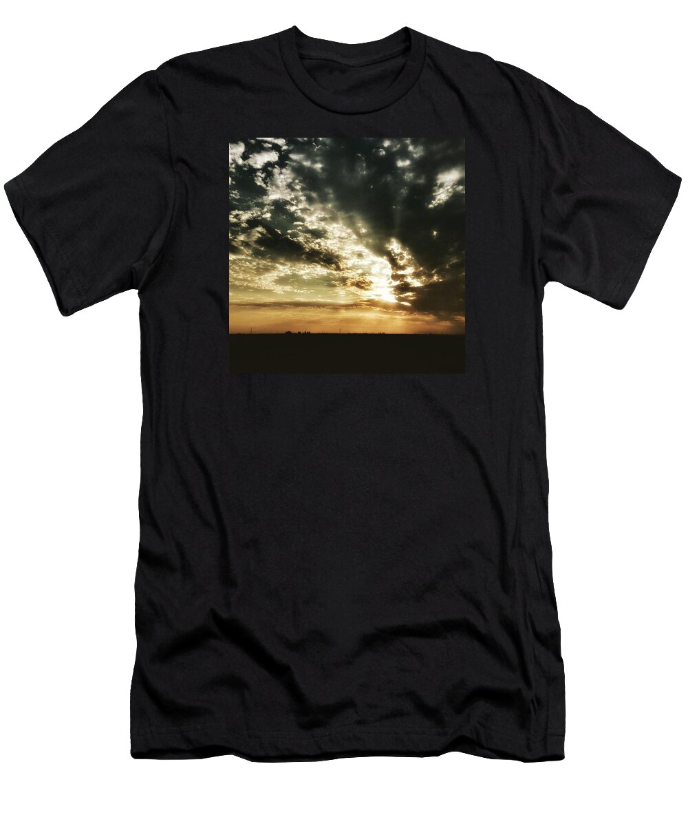 Farmhouse T-Shirt featuring the photograph Mcfarland Sunset by Leah McPhail
