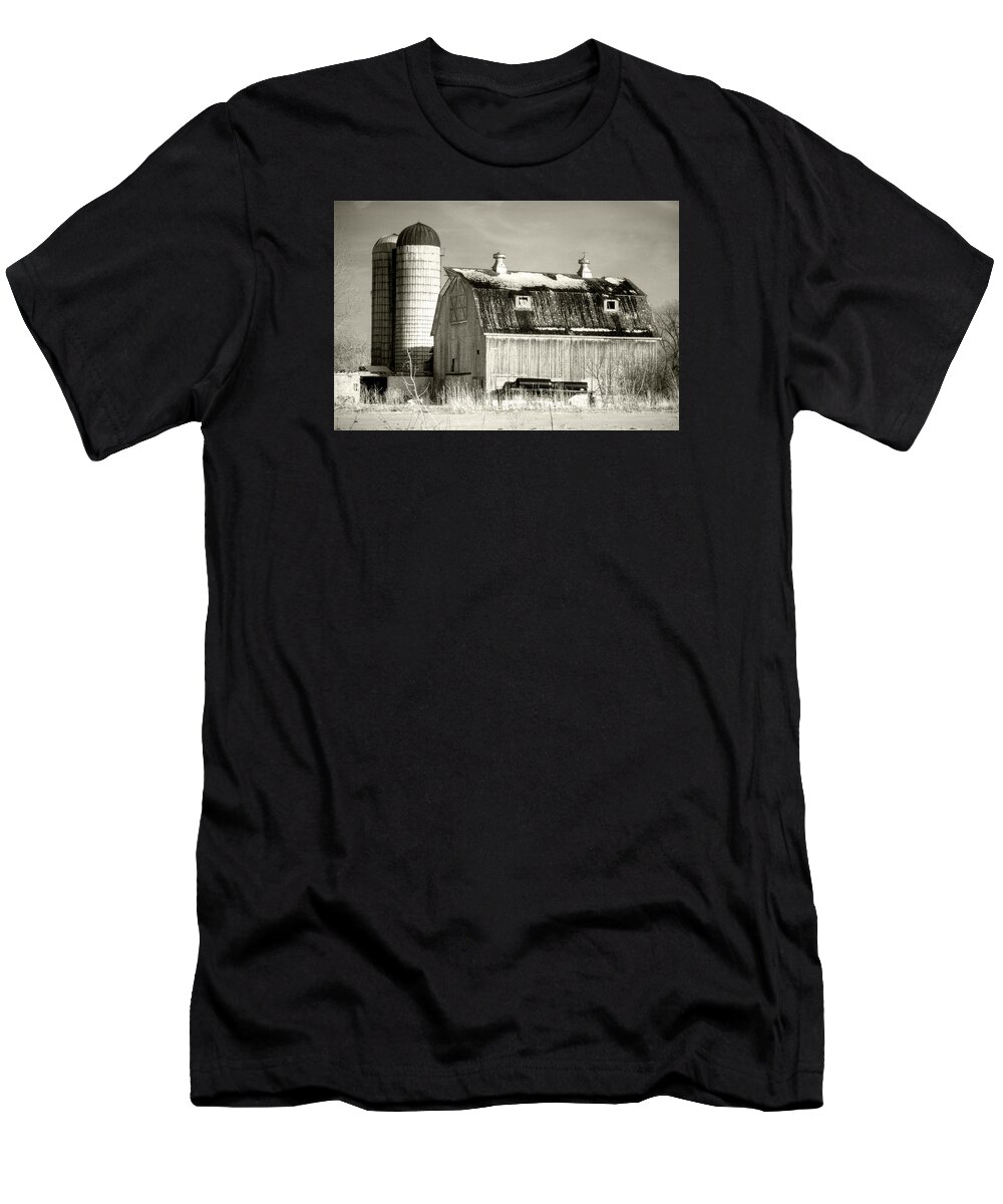 Huntley T-Shirt featuring the photograph Old Barn Huntley Illinois by Roger Passman