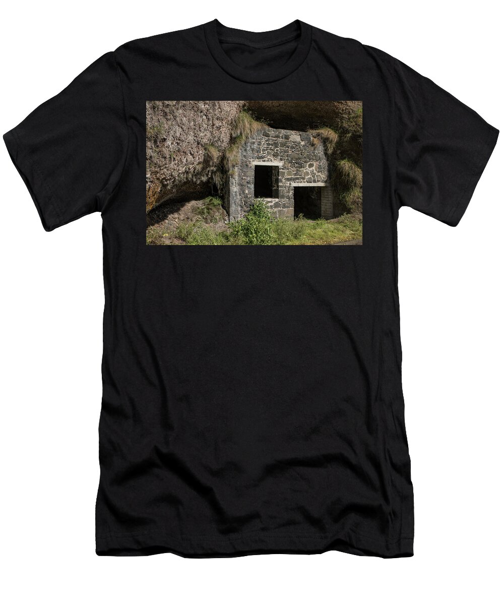 Ruins T-Shirt featuring the photograph Roadside Ruins - County Antrim 9517 by Teresa Wilson