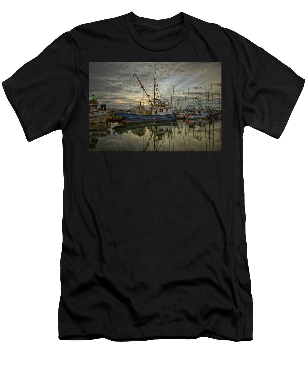 Royal Banker T-Shirt featuring the photograph Royal Banker by Randy Hall