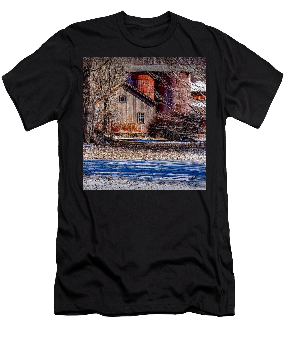  T-Shirt featuring the photograph Starting to see red by Kendall McKernon