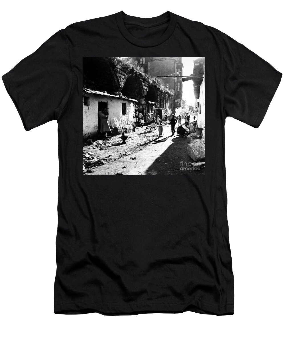 1952 T-Shirt featuring the photograph Turkey: Istanbul, 1952 by Granger