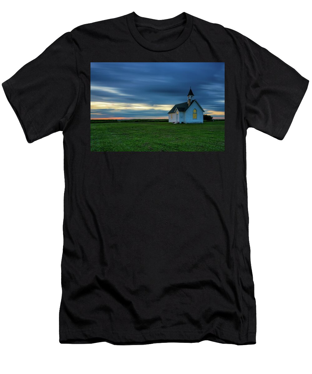 Manitoba T-Shirt featuring the photograph Waiting For The Storm by Nebojsa Novakovic