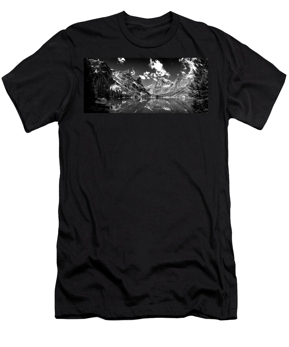 Beautiful Photos T-Shirt featuring the photograph Elk Lake Panorama 3bw by Roger Snyder