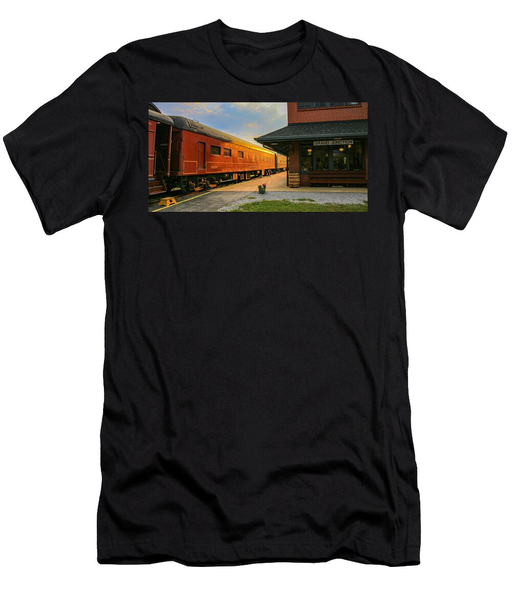 Tenn_valley_rr T-Shirt featuring the photograph Grand Junction Depot by Dale R Carlson