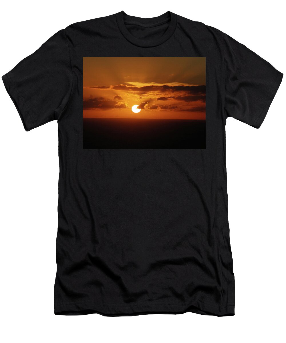 Sunset T-Shirt featuring the photograph Glory on the Horizon by Leslie Porter
