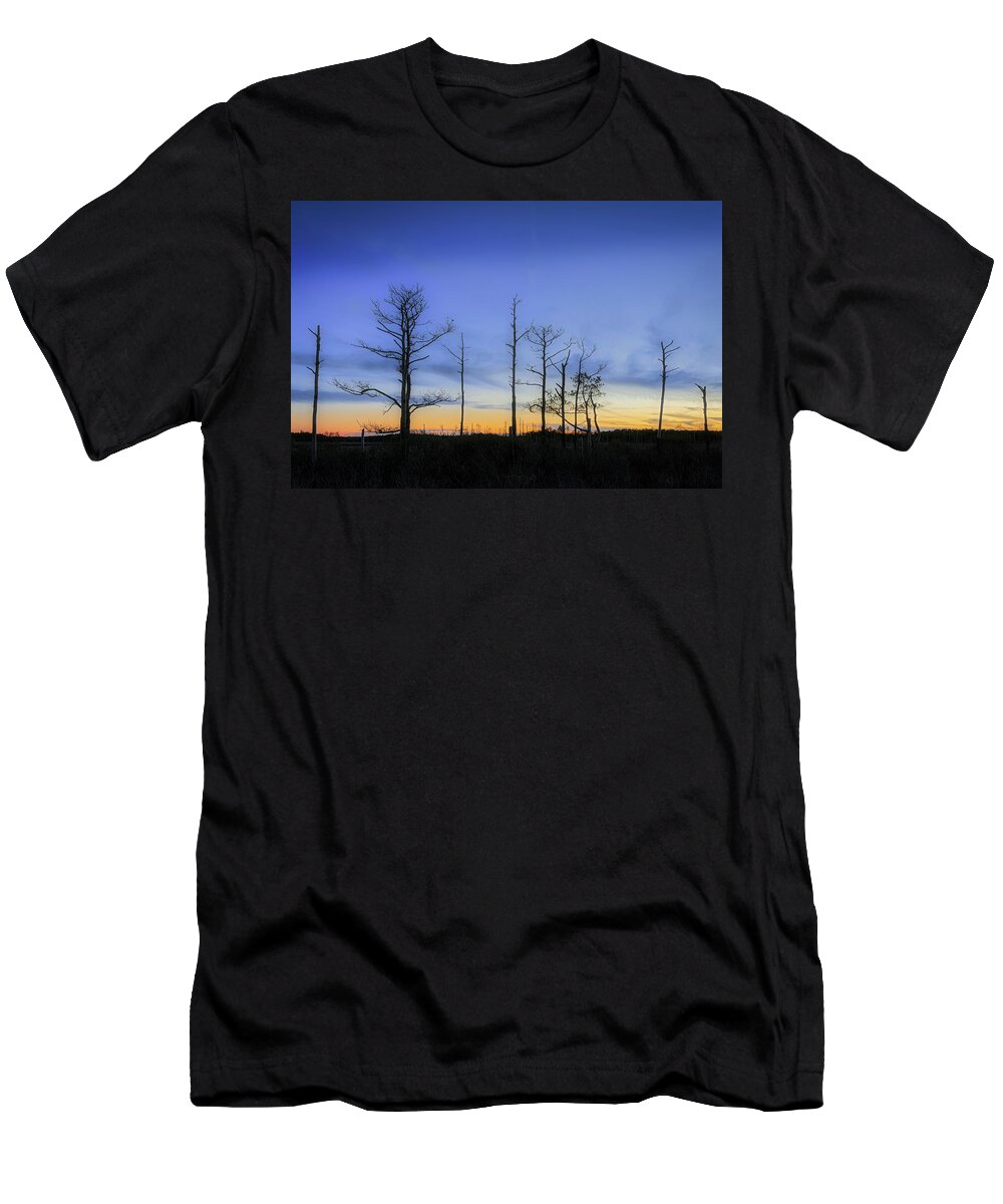 Maryland T-Shirt featuring the photograph Sundown at Taylors Island 2 by Robert Fawcett