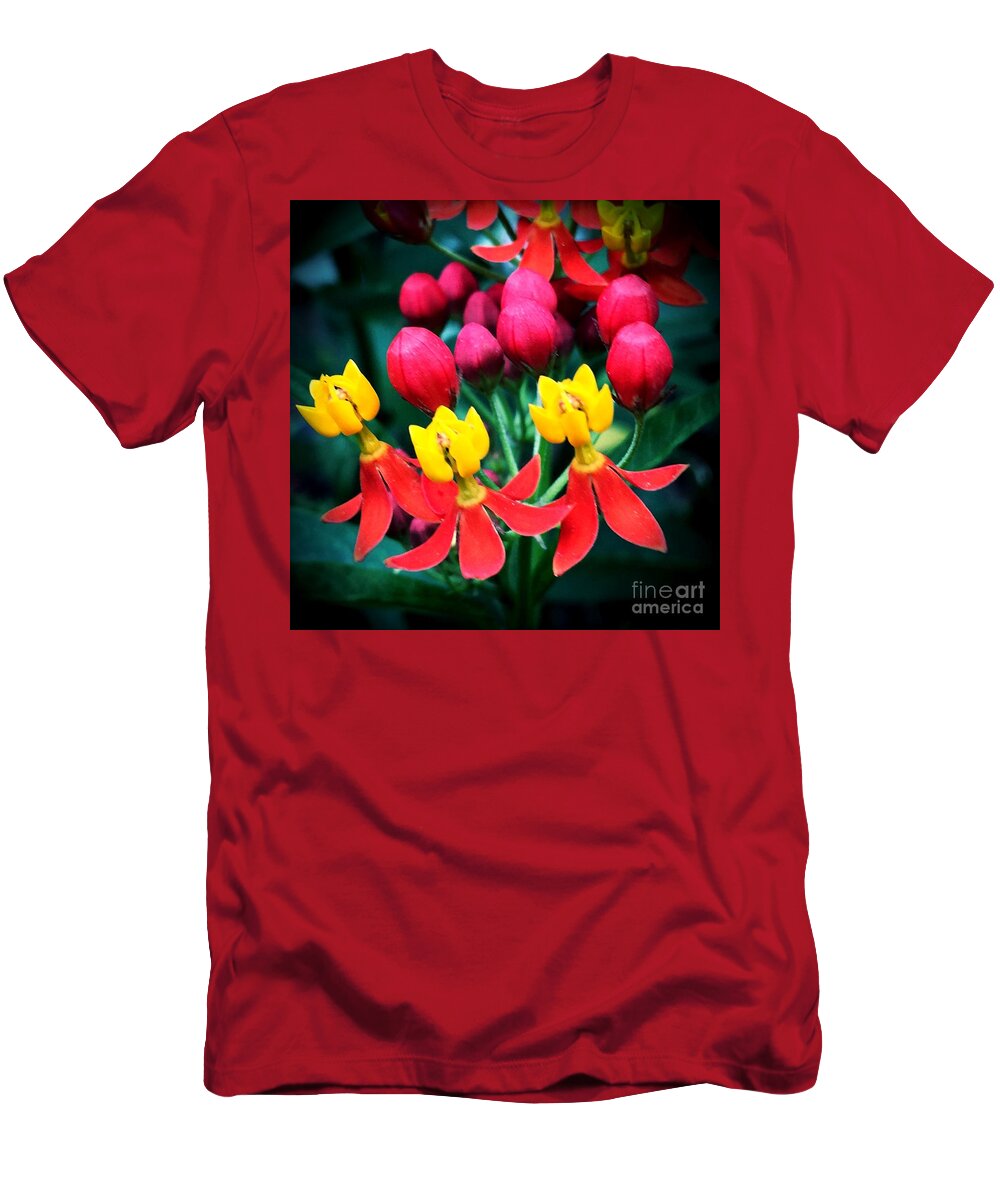Macro T-Shirt featuring the photograph Ladies in Waiting by Vonda Lawson-Rosa