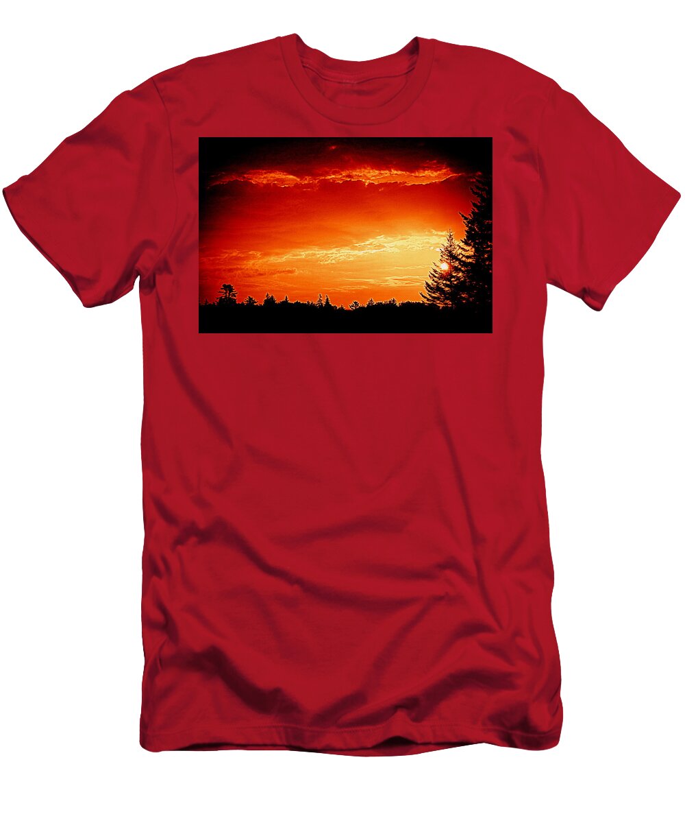 Sunrise T-Shirt featuring the photograph Sunrise in Southport Maine by Suzanne DeGeorge