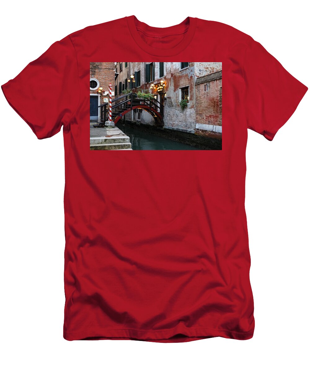 Georgia Mizuleva T-Shirt featuring the photograph Venice Italy - the Cheerful Christmassy Restaurant Entrance Bridge by Georgia Mizuleva