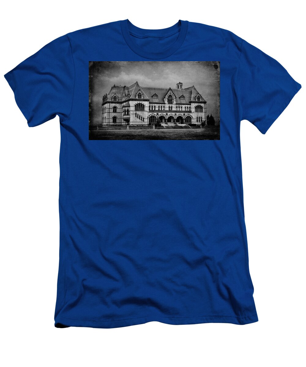 Architecture T-Shirt featuring the photograph Old Post Office - Customs House B W by Sandy Keeton